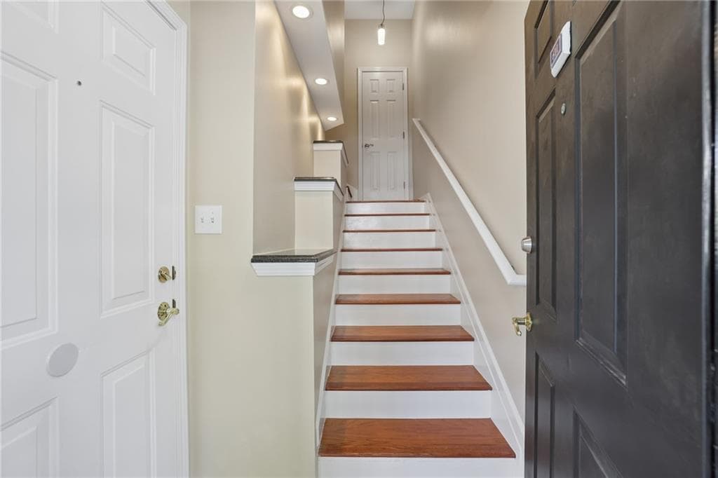 2 bedroom, 2 bathroom, 1,251 sq ft condominium for sale at 4254 River Green Drive 611, Atlanta, GA 30327 — photo 2