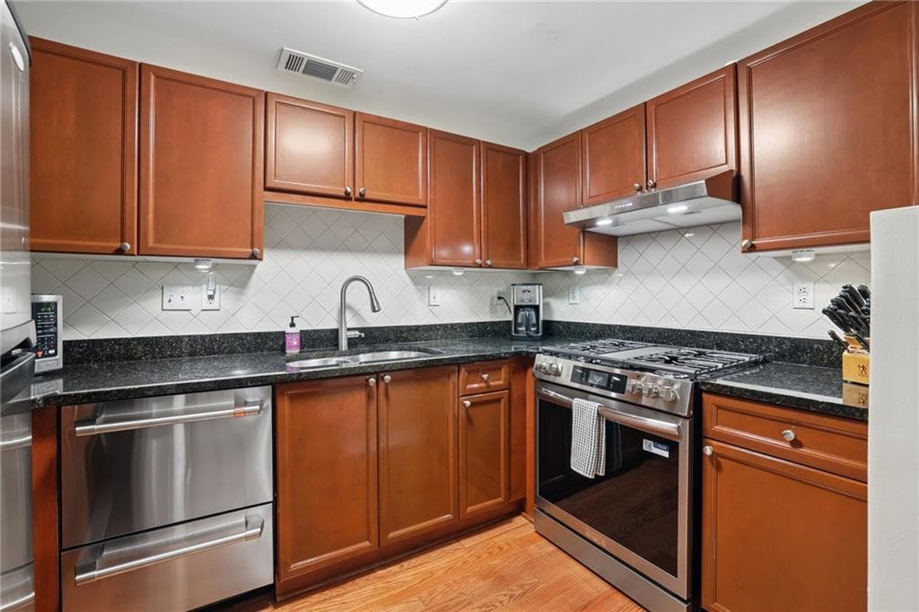 2 bedroom, 2 bathroom, 1,251 sq ft condominium for sale at 4254 River Green Drive 611, Atlanta, GA 30327 — photo 3