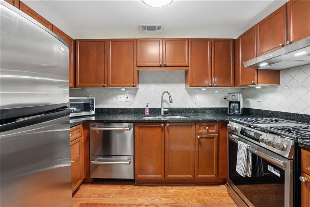 2 bedroom, 2 bathroom, 1,251 sq ft condominium for sale at 4254 River Green Drive 611, Atlanta, GA 30327 — photo 4