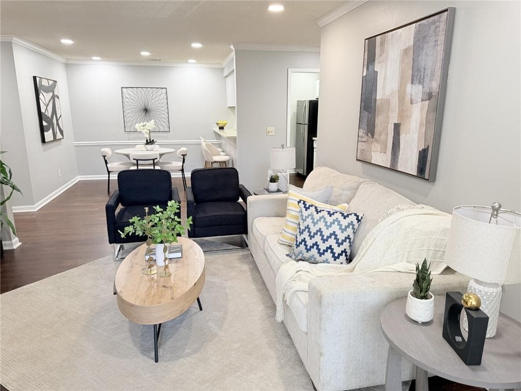 2 bedroom, 2 bathroom, 1,150 sq ft condominium for sale at 704 Barrington Hills Drive, Sandy Springs, GA 30350 — photo 3