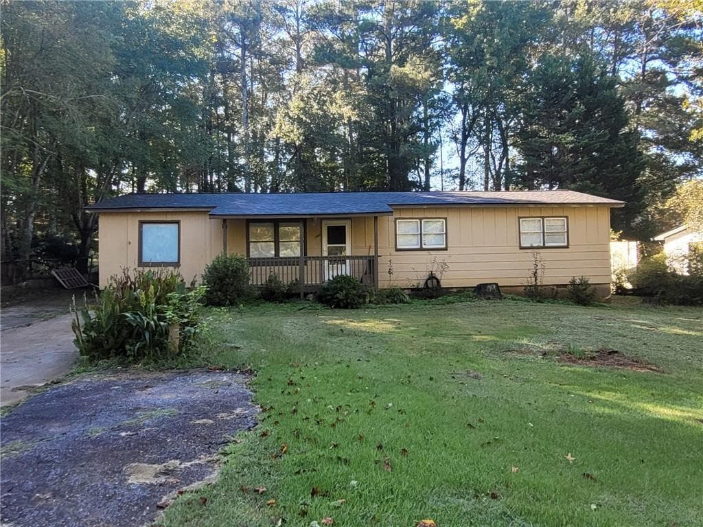 3 bedroom, 1 bathroom, 1,344 sq ft single family residence for sale at 1400 Sycamore Drive, Kennesaw, GA 30152