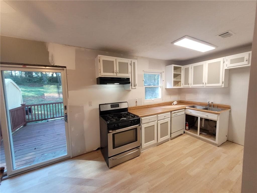 3 bedroom, 1 bathroom, 1,344 sq ft single family residence for sale at 1400 Sycamore Drive, Kennesaw, GA 30152 — photo 4