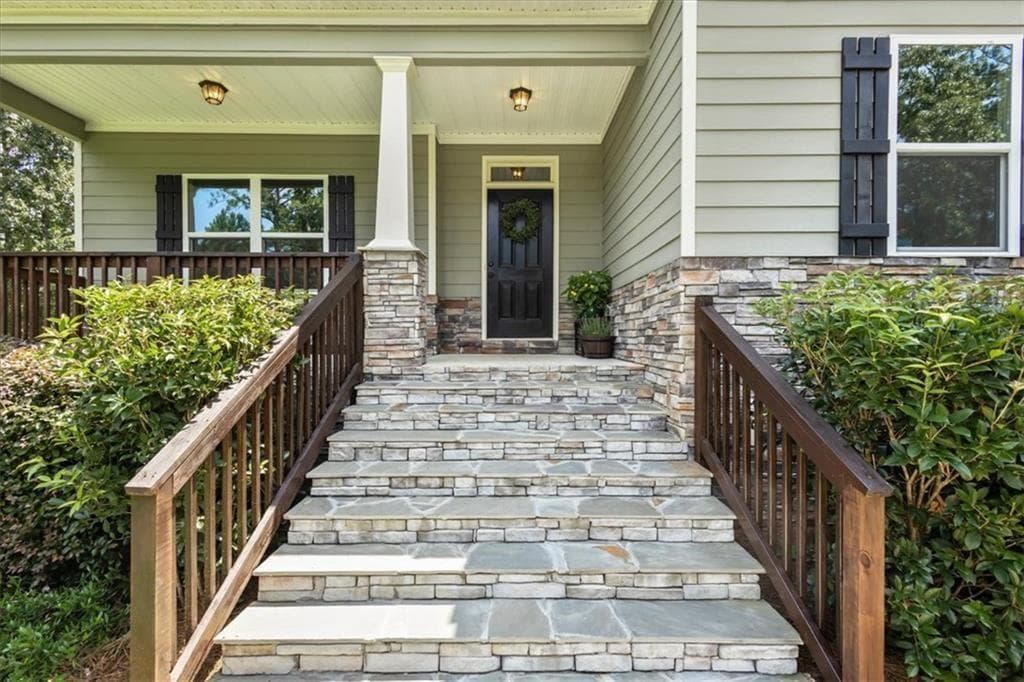 4 bedroom, 3 bathroom, 2,651 sq ft single family residence for sale at 102 River Point Road, Jackson, GA 30233 — photo 4