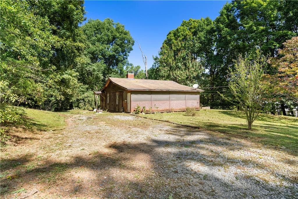 2 bedroom, 1 bathroom, 992 sq ft single family residence for sale at 1790 Timber Lake Road, Kennesaw, GA 30144