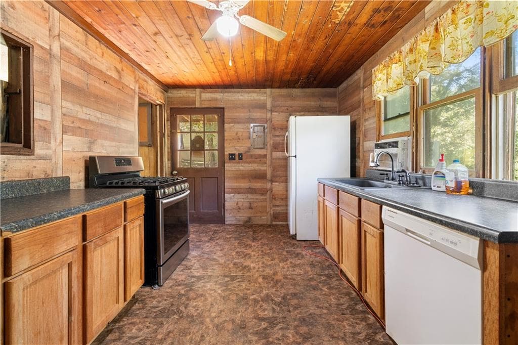 2 bedroom, 1 bathroom, 992 sq ft single family residence for sale at 1790 Timber Lake Road, Kennesaw, GA 30144 — photo 4
