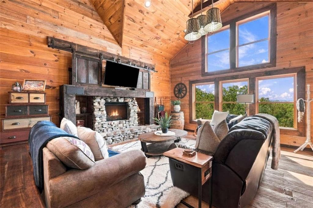 4 bedroom, 3 bathroom, 2,514 sq ft single family residence for sale at 221 Foxfire Road, Blue Ridge, GA 30513 — photo 5