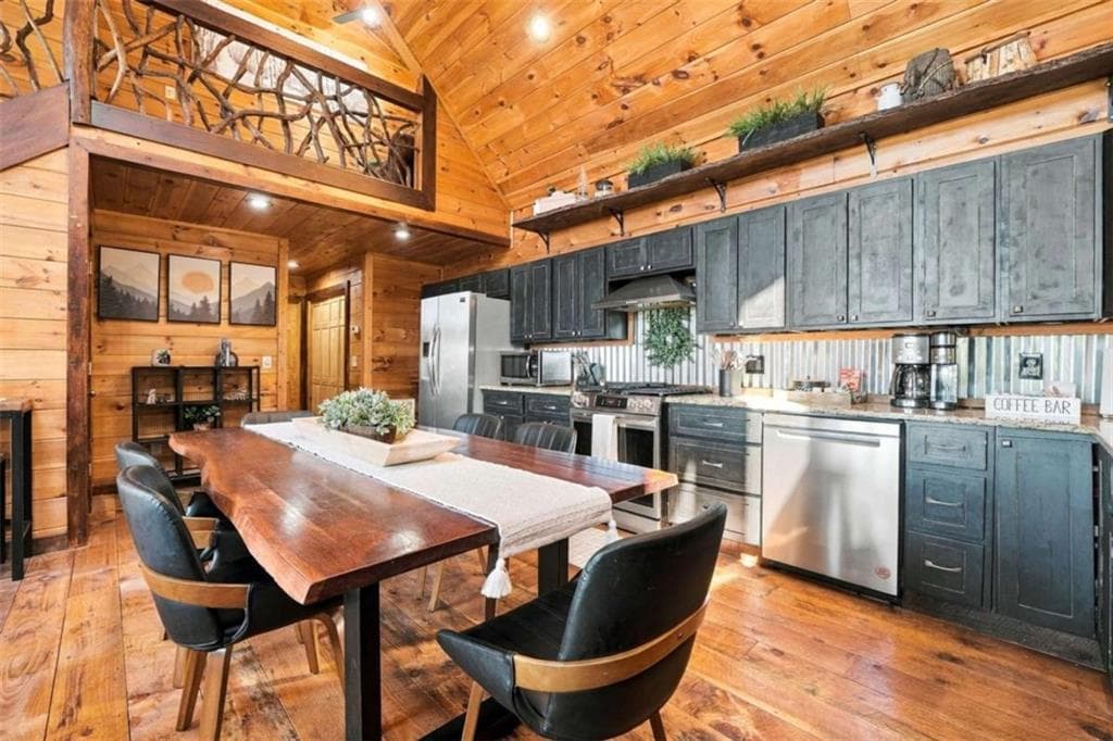 4 bedroom, 3 bathroom, 2,514 sq ft single family residence for sale at 221 Foxfire Road, Blue Ridge, GA 30513 — photo 8