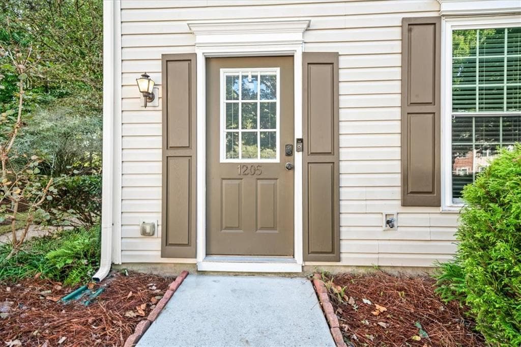 2 bedroom, 3 bathroom, 1,218 sq ft condominium for sale at 1205 Whitestone Ridge, Alpharetta, GA 30005 — photo 2