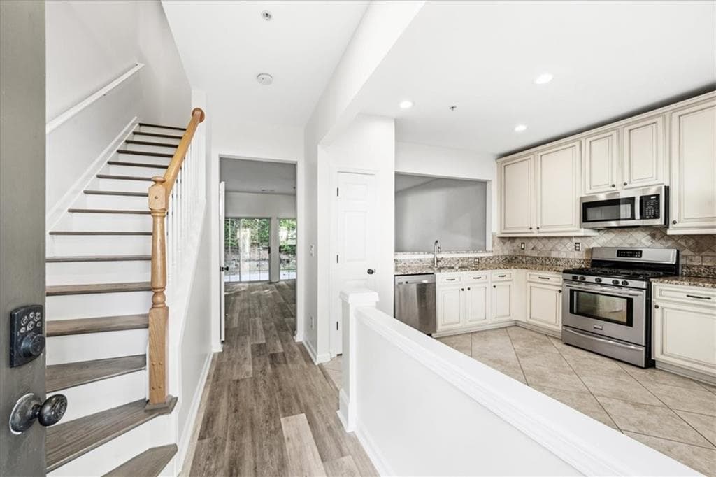 2 bedroom, 3 bathroom, 1,218 sq ft condominium for sale at 1205 Whitestone Ridge, Alpharetta, GA 30005 — photo 3
