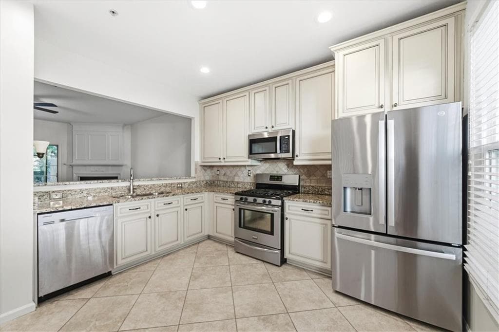 2 bedroom, 3 bathroom, 1,218 sq ft condominium for sale at 1205 Whitestone Ridge, Alpharetta, GA 30005 — photo 4