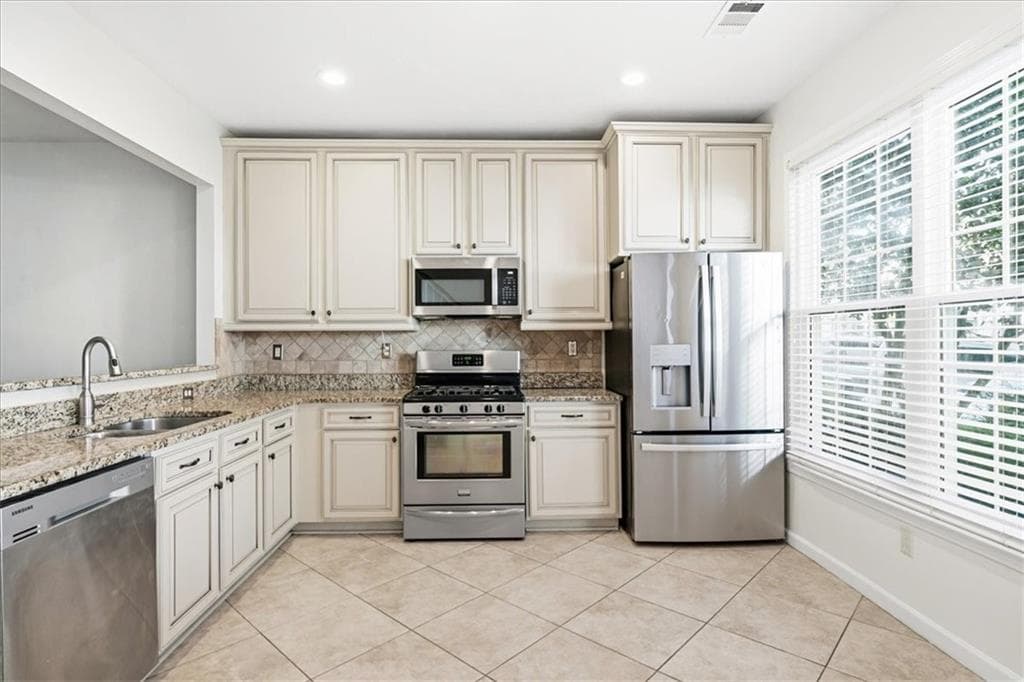 2 bedroom, 3 bathroom, 1,218 sq ft condominium for sale at 1205 Whitestone Ridge, Alpharetta, GA 30005 — photo 5
