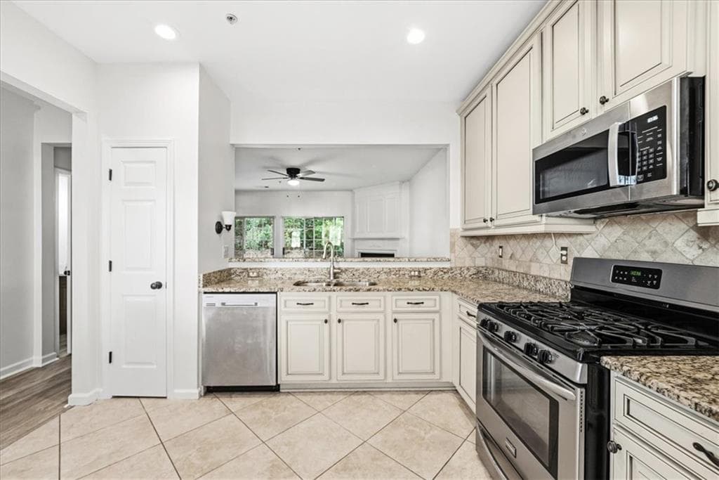 2 bedroom, 3 bathroom, 1,218 sq ft condominium for sale at 1205 Whitestone Ridge, Alpharetta, GA 30005 — photo 6