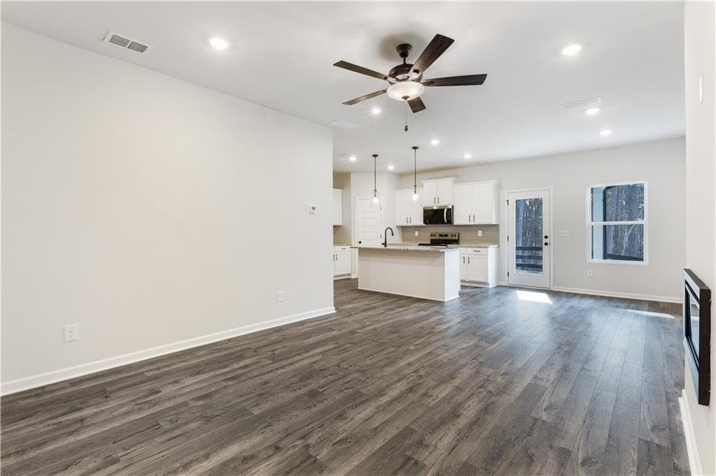 3 bedroom, 3 bathroom, 1,736 sq ft townhouse for sale at 343 Yukon Drive, Conyers, GA 30094 — photo 3