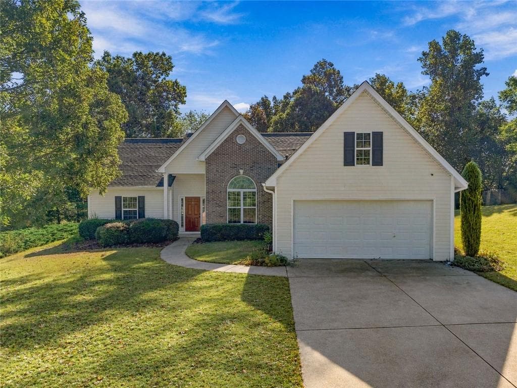 3 bedroom, 2 bathroom, 2,550 sq ft single family residence under contract at 2517 Weycroft Circle, Dacula, GA 30019