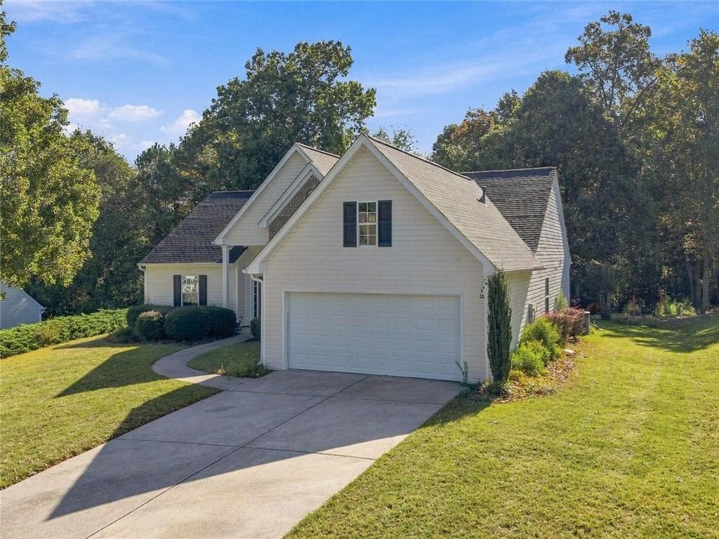 3 bedroom, 2 bathroom, 2,550 sq ft single family residence under contract at 2517 Weycroft Circle, Dacula, GA 30019 — photo 2