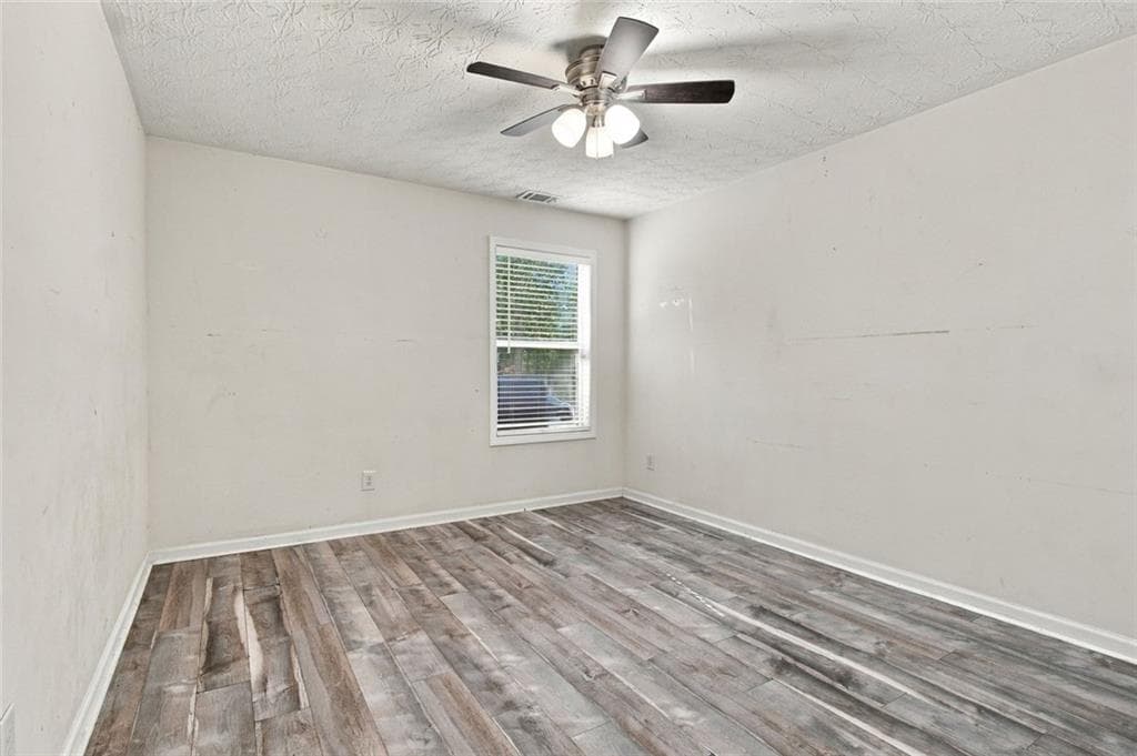 3 bedroom, 2 bathroom, 2,550 sq ft single family residence under contract at 2517 Weycroft Circle, Dacula, GA 30019 — photo 9
