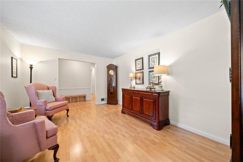 3 bedroom, 2 bathroom, 1,762 sq ft single family residence for rent at 2866 London Court, Marietta, GA 30062 for $2,550 a month — photo 2