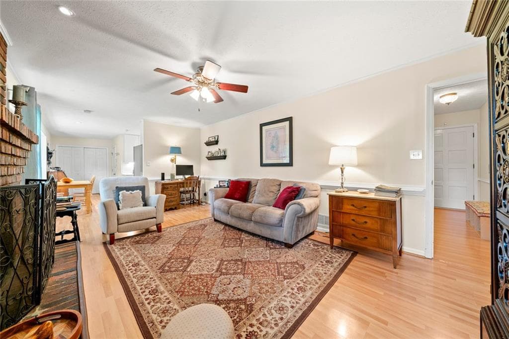 3 bedroom, 2 bathroom, 1,762 sq ft single family residence for rent at 2866 London Court, Marietta, GA 30062 for $2,550 a month — photo 5