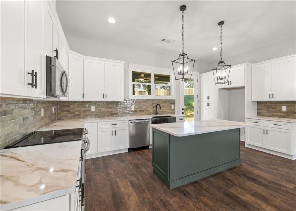 3 bedroom, 2 bathroom, 1,800 sq ft single family residence for sale at 373 Stonington Drive, Mount Airy, GA 30563 — photo 7