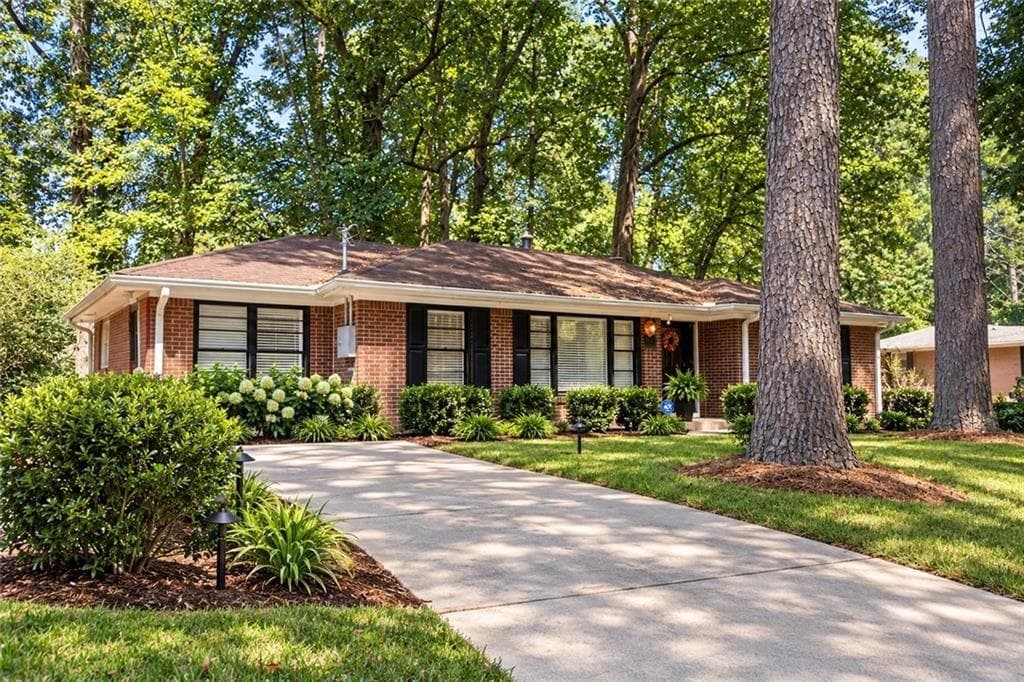 7 bedroom, 3 bathroom, 2,586 sq ft single family residence for sale at 2661 Collier Drive, Atlanta, GA 30318