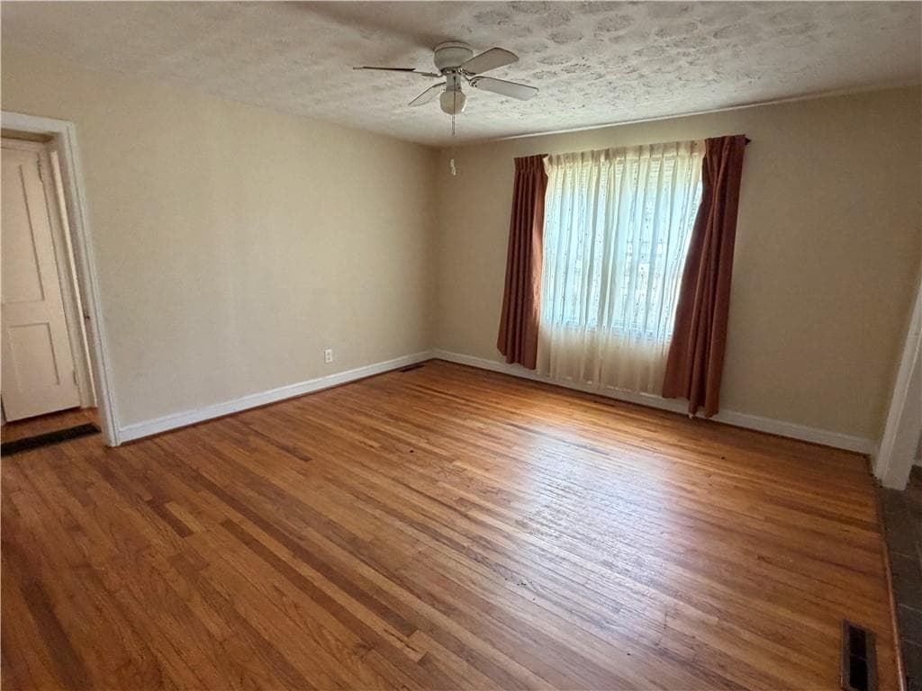 2 bedroom, 1 bathroom, 1,368 sq ft single family residence for sale at 5164 Hartsook Drive, Covington, GA 30014 — photo 3