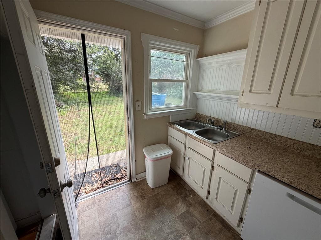 2 bedroom, 1 bathroom, 1,368 sq ft single family residence for sale at 5164 Hartsook Drive, Covington, GA 30014 — photo 6