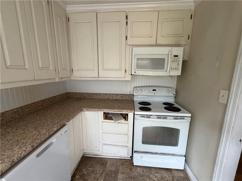 2 bedroom, 1 bathroom, 1,368 sq ft single family residence for sale at 5164 Hartsook Drive, Covington, GA 30014 — photo 7