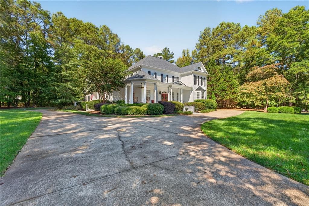 4 bedroom, 4 bathroom, 3,316 sq ft single family residence for sale at 205 Little River Farms Trail, Canton, GA 30115 — photo 4
