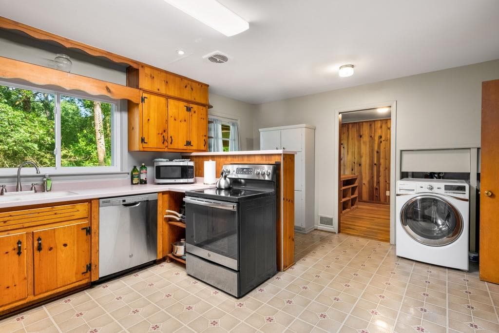 3 bedroom, 2 bathroom, 1,818 sq ft single family residence for rent at 708 Densley Drive, Decatur, GA 30033 for $2,800 a month — photo 10