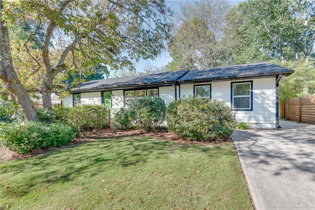 3 bedroom, 2 bathroom, 1,389 sq ft single family residence for sale at 2994 Westbury Drive, Decatur, GA 30033 — photo 2