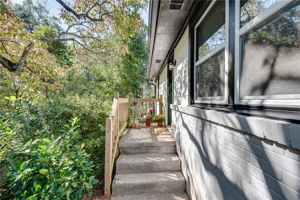 3 bedroom, 2 bathroom, 1,389 sq ft single family residence for sale at 2994 Westbury Drive, Decatur, GA 30033 — photo 3