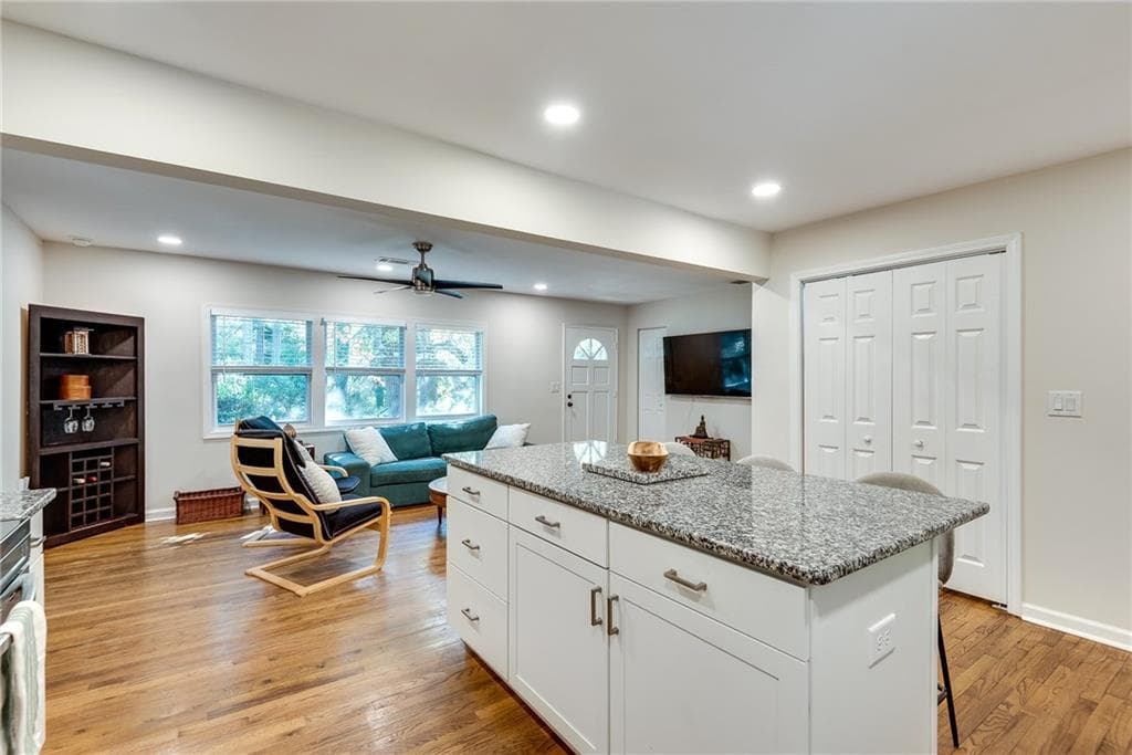 3 bedroom, 2 bathroom, 1,389 sq ft single family residence for sale at 2994 Westbury Drive, Decatur, GA 30033 — photo 8