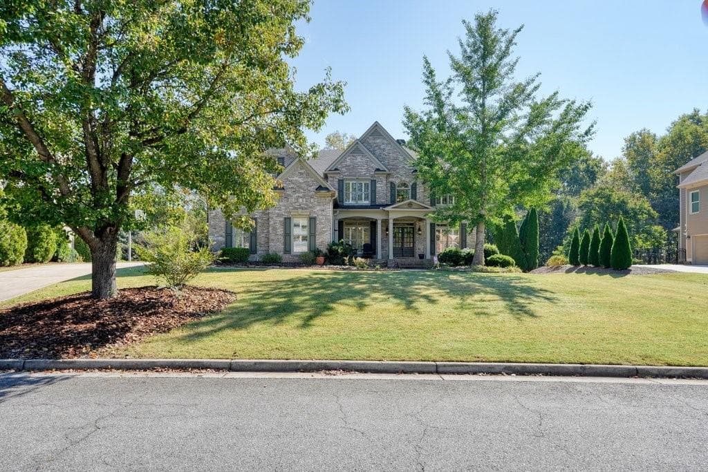 5 bedroom, 4 bathroom, 4,117 sq ft single family residence for sale at 624 Devon Brooke Drive, Woodstock, GA 30188 — photo 2