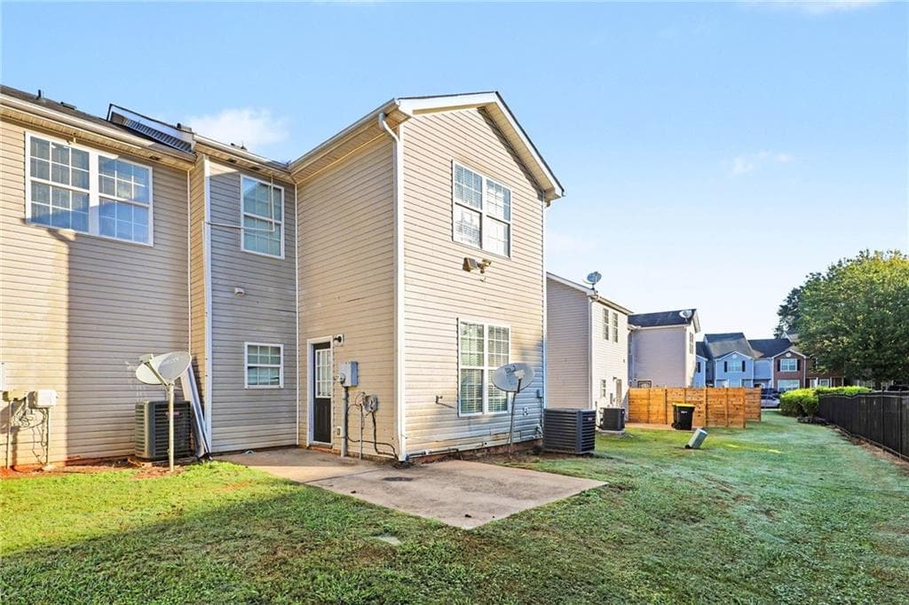 3 bedroom, 3 bathroom, 1,564 sq ft townhouse for sale at 2262 Nicole Drive, Hampton, GA 30228 — photo 2