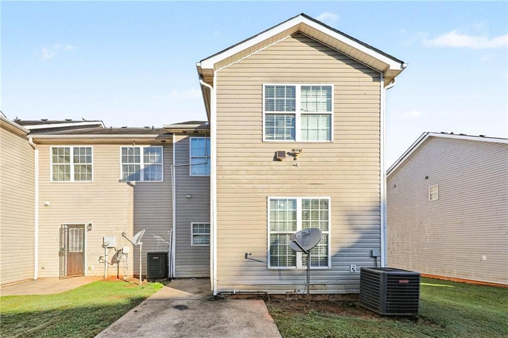 3 bedroom, 3 bathroom, 1,564 sq ft townhouse for sale at 2262 Nicole Drive, Hampton, GA 30228 — photo 6