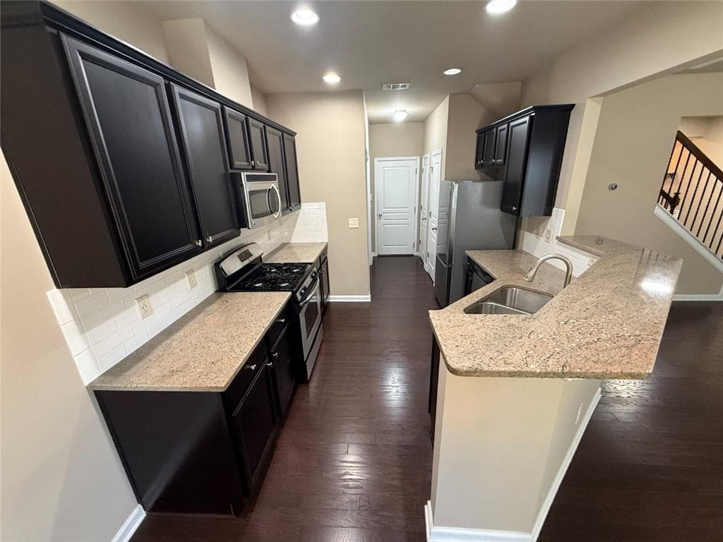 3 bedroom, 3 bathroom, 1,884 sq ft townhouse for rent at 13256 Warrensville Cove, Milton, GA 30004 for $2,600 a month — photo 2
