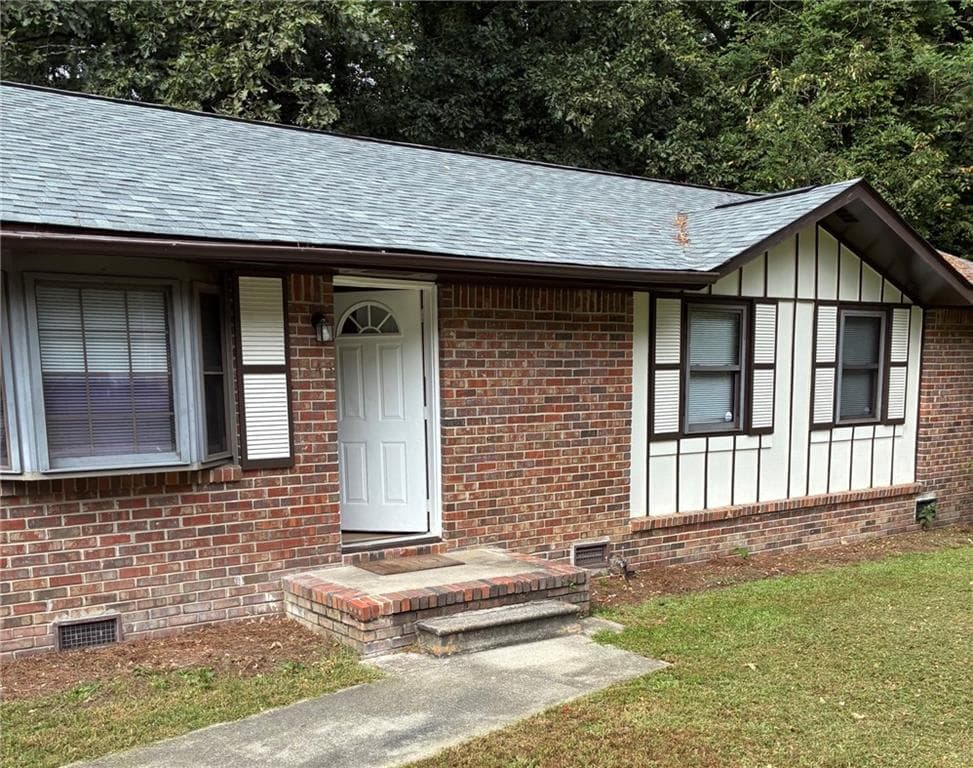 3 bedroom, 2 bathroom, 1,144 sq ft single family residence for sale at 1345 Labelle Street, Jonesboro, GA 30238