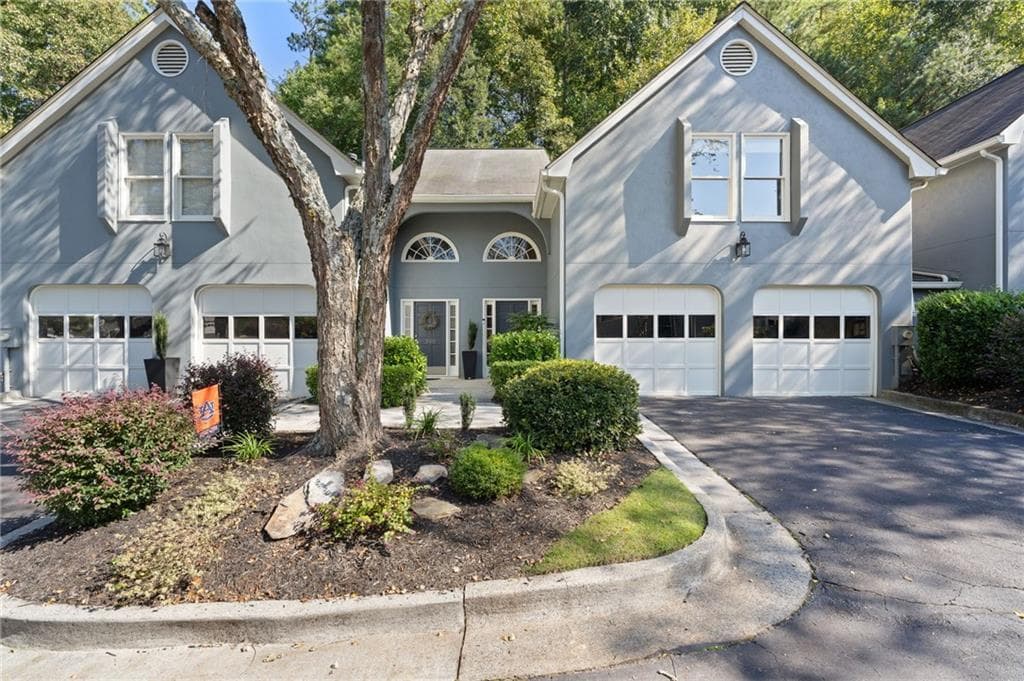 3 bedroom, 3 bathroom, 2,230 sq ft condominium for sale at 3909 Ashford Lake Court, Atlanta, GA 30319 — photo 1 of 30
