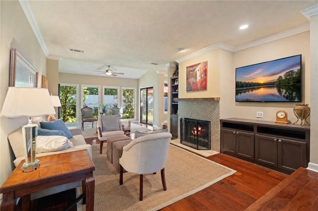 3 bedroom, 3 bathroom, 2,230 sq ft condominium for sale at 3909 Ashford Lake Court, Atlanta, GA 30319 — photo 3
