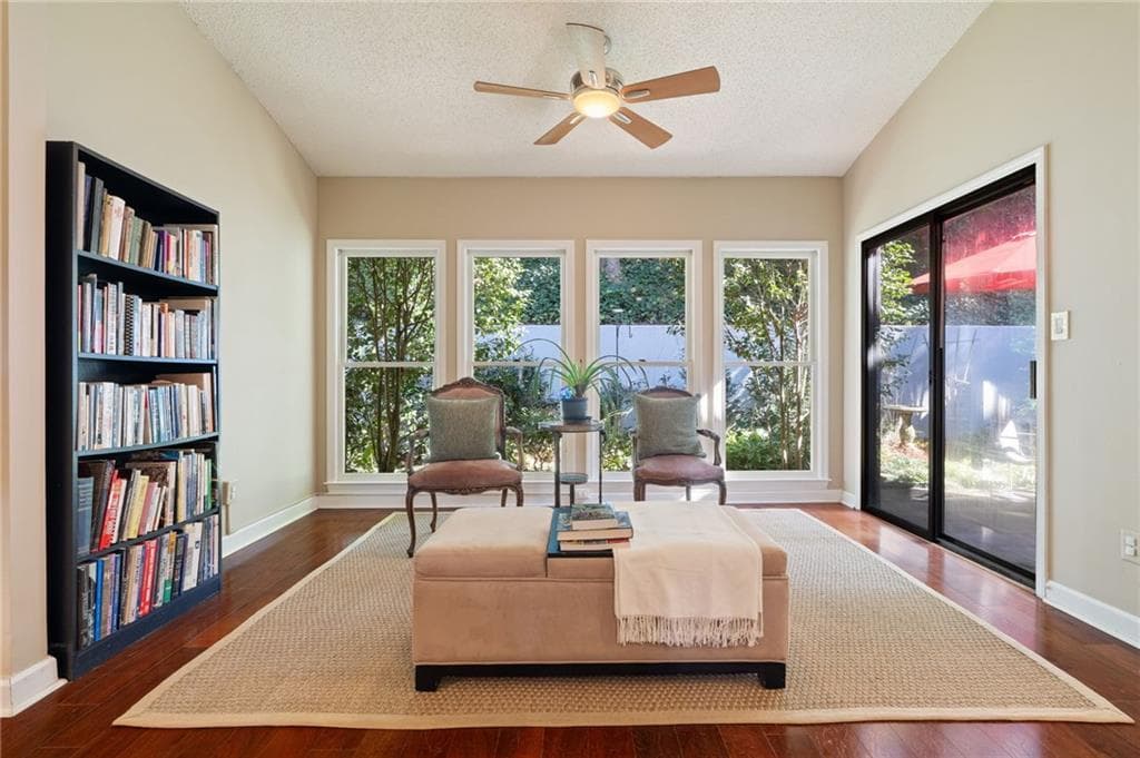 3 bedroom, 3 bathroom, 2,230 sq ft condominium for sale at 3909 Ashford Lake Court, Atlanta, GA 30319 — photo 4