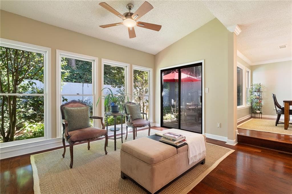 3 bedroom, 3 bathroom, 2,230 sq ft condominium for sale at 3909 Ashford Lake Court, Atlanta, GA 30319 — photo 6