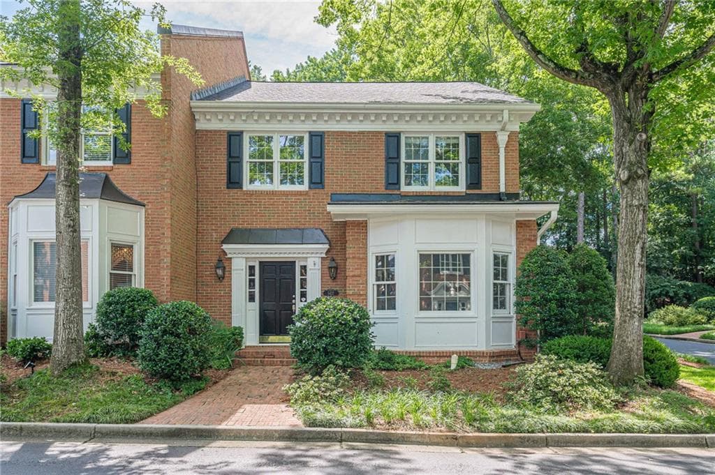 3 bedroom, 3 bathroom, 2,208 sq ft townhouse for rent at 5427 Trentham Drive, Dunwoody, GA 30338 for $3,100 a month — photo 1 of 38