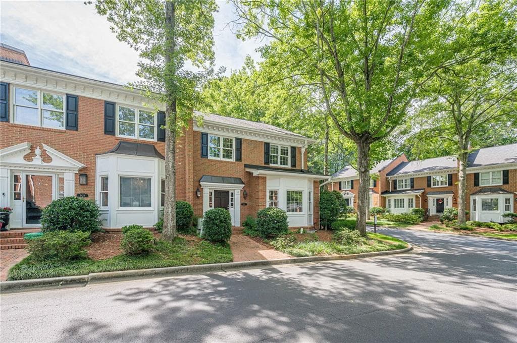 3 bedroom, 3 bathroom, 2,208 sq ft townhouse for rent at 5427 Trentham Drive, Dunwoody, GA 30338 for $3,100 a month — photo 5