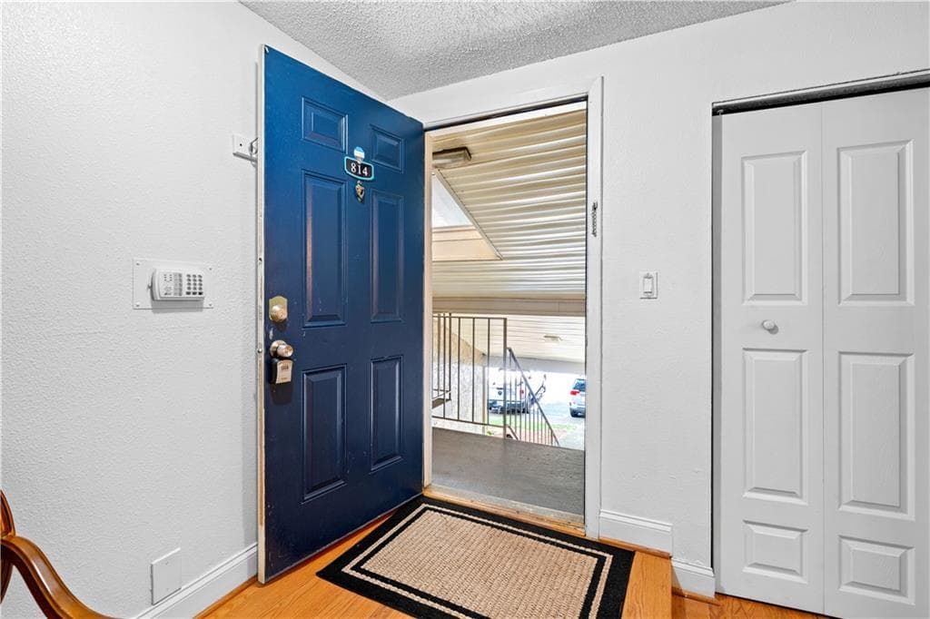 1 bedroom, 1 bathroom, 943 sq ft condominium for sale at 814 Seasons Parkway, Norcross, GA 30093 — photo 2