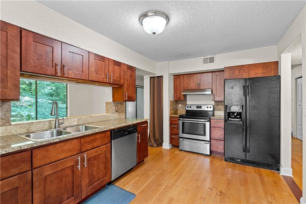 1 bedroom, 1 bathroom, 943 sq ft condominium for sale at 814 Seasons Parkway, Norcross, GA 30093 — photo 3