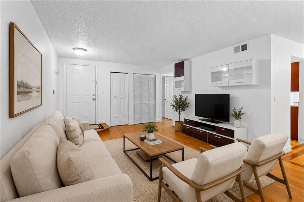 1 bedroom, 1 bathroom, 943 sq ft condominium for sale at 814 Seasons Parkway, Norcross, GA 30093 — photo 6