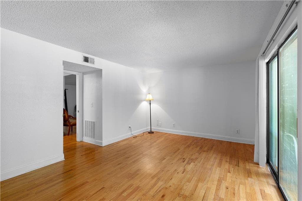 1 bedroom, 1 bathroom, 943 sq ft condominium for sale at 814 Seasons Parkway, Norcross, GA 30093 — photo 7