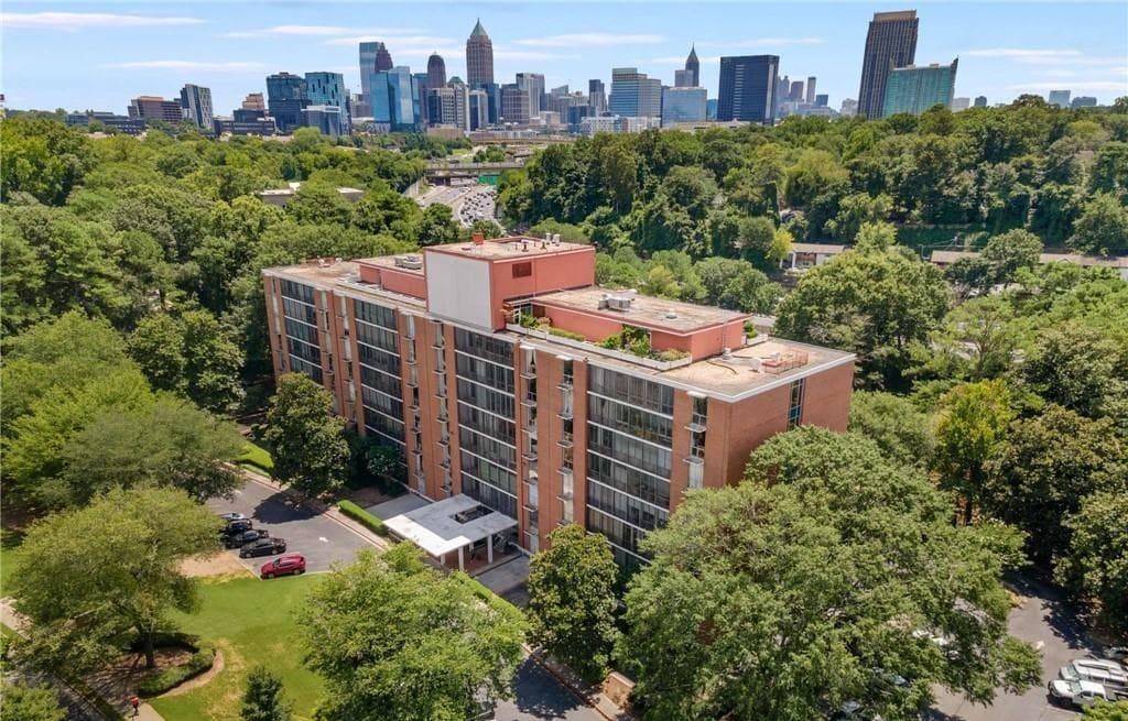 1 bedroom, 1 bathroom, 815 sq ft condominium for sale at 130 26th Street 808, Atlanta, GA 30309 — photo 2