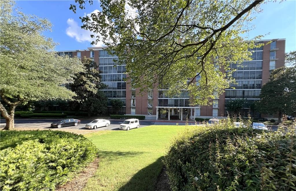 1 bedroom, 1 bathroom, 815 sq ft condominium for sale at 130 26th Street 808, Atlanta, GA 30309 — photo 3
