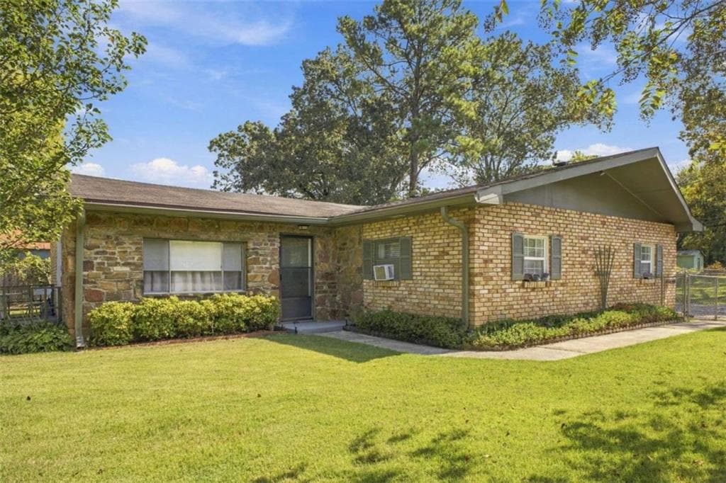 3 bedroom, 2 bathroom, 1,848 sq ft single family residence for sale at 19 Watts Way, Rome, GA 30165 — photo 1 of 25